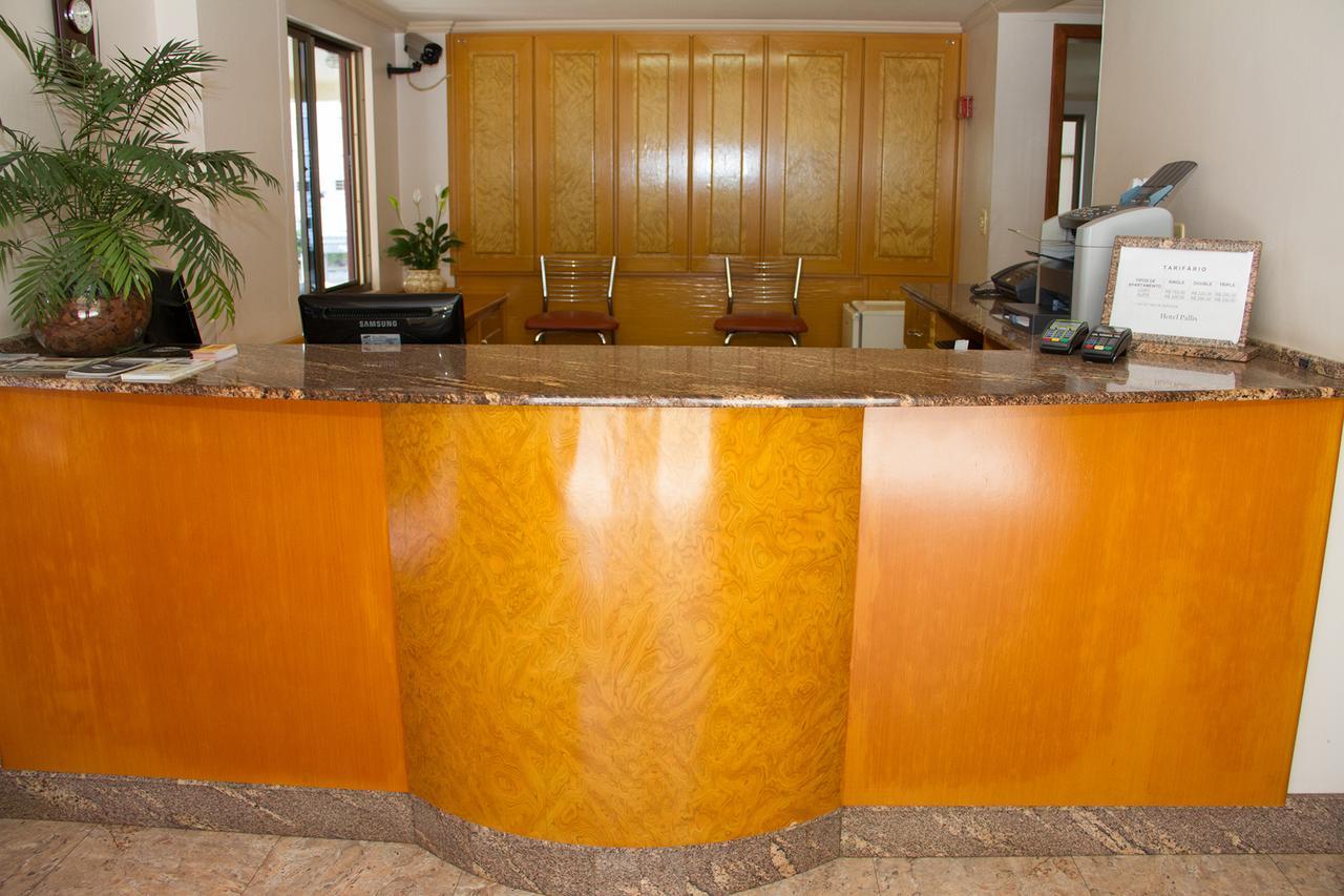 Hotel Pallis 埃雷欣 外观 照片