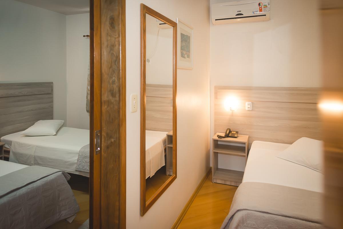 Hotel Pallis 埃雷欣 外观 照片
