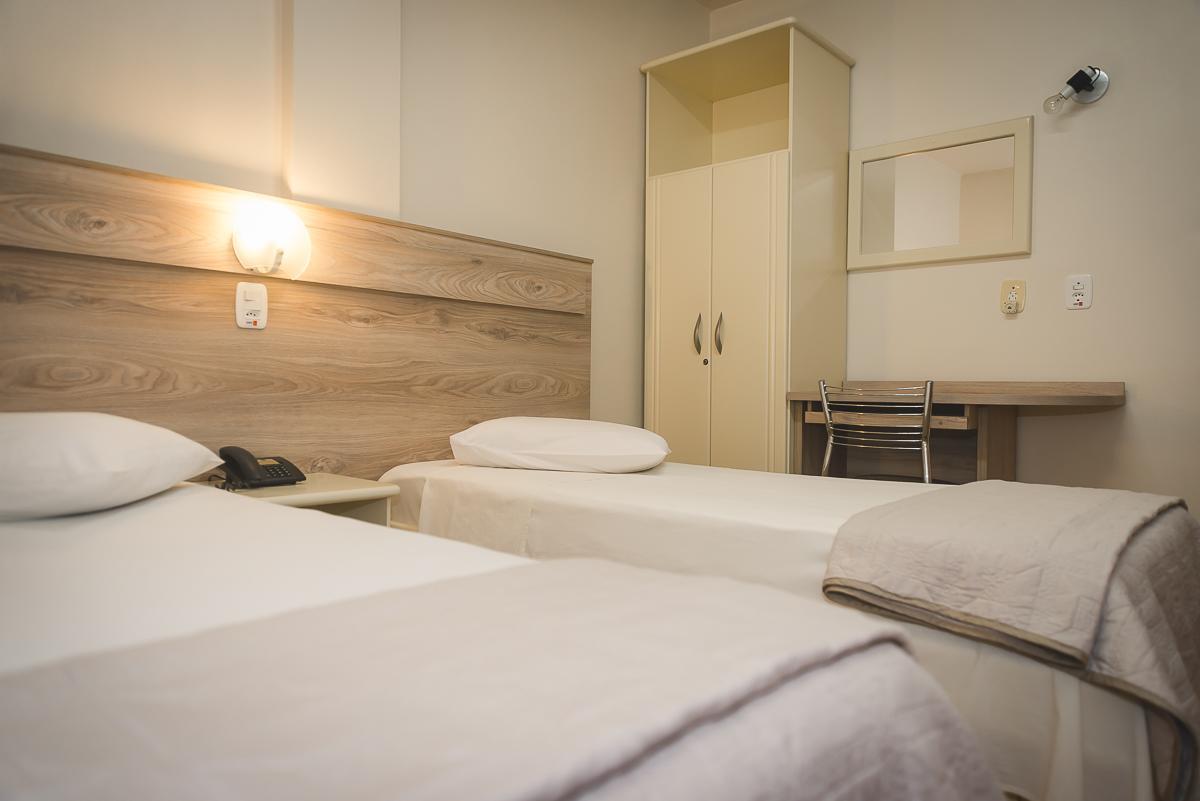 Hotel Pallis 埃雷欣 外观 照片