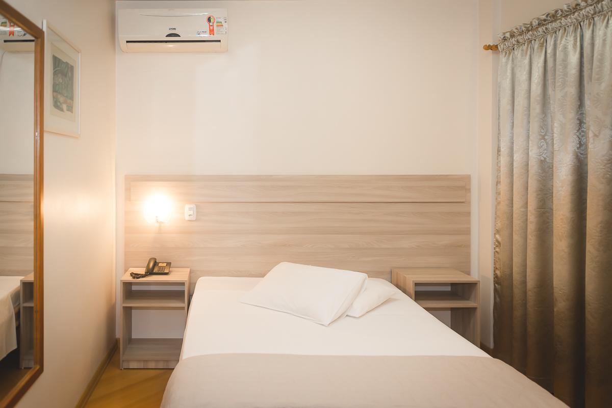 Hotel Pallis 埃雷欣 外观 照片